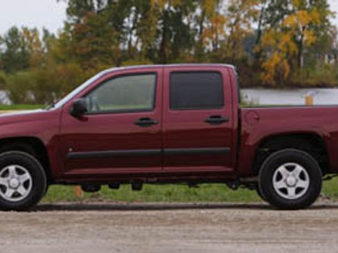 Used 2005 GMC Canyon SLE image 1