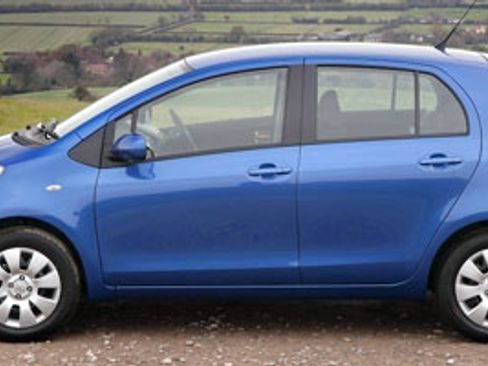 Used 2009 Toyota Yaris 4-Door Hatchback image 1