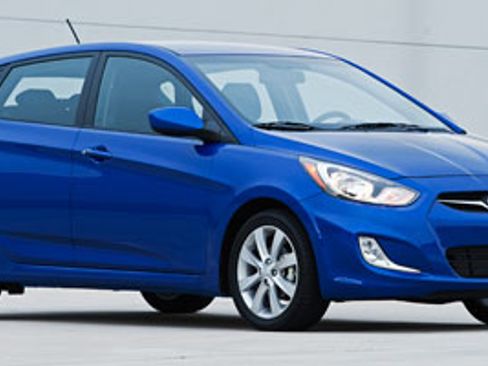 Used 2013 Hyundai Accent SE image 1