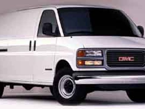 Used 2002 GMC Savana 2500 image 1