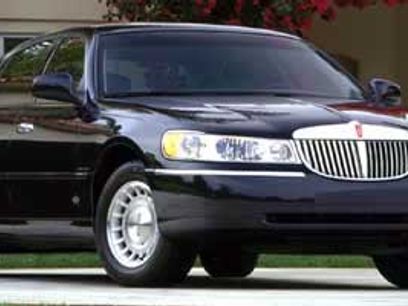 Used 2000 Lincoln Town Car Executive