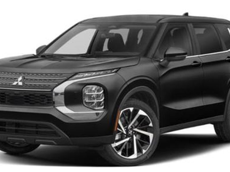 Used 2022 Mitsubishi Outlander SE image 1