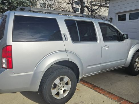 Used 2008 Nissan Pathfinder S image 2