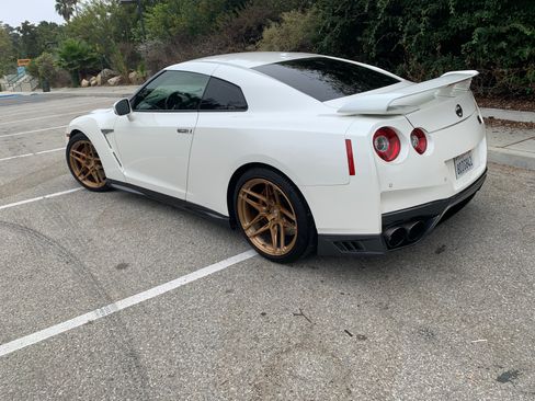 Used 2018 Nissan GT-R Premium image 6