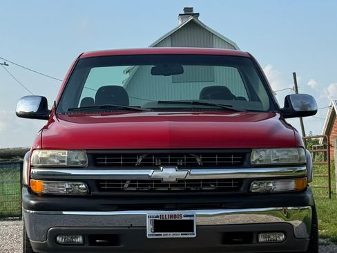 Used 2000 Chevrolet Silverado 2500 LS w/ Off-Road Skid Plate Pkg AWD/4WD image 2