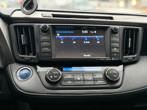 Used 2016 Toyota RAV4 Limited image 18