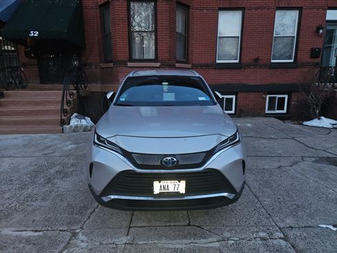 Used 2021 Toyota Venza XLE w/ Softex Package image 6