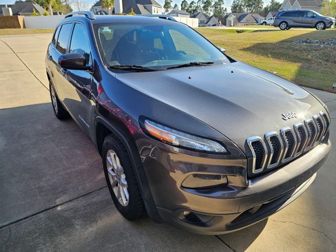 Used 2016 Jeep Cherokee Latitude w/ Cold Weather Group image 1