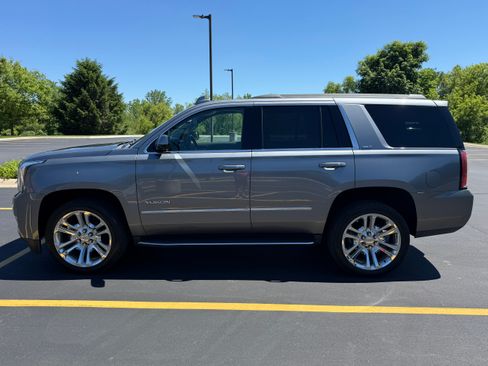 Used 2019 GMC Yukon SLT w/ Premium Edition AWD/4WD image 2