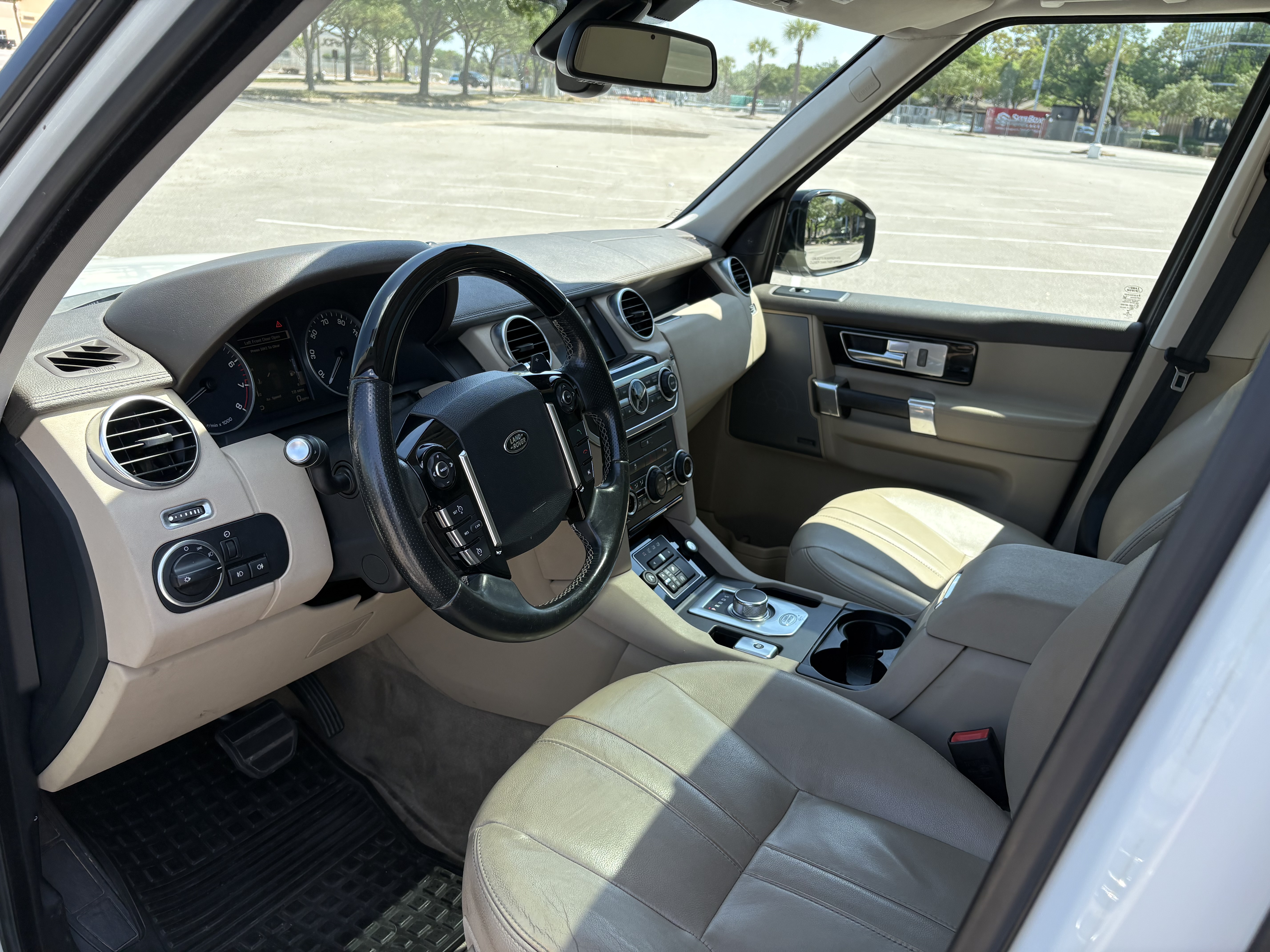 Used 2016 Land Rover LR4 HSE Silver Edition AWD/4WD image 16