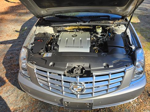 Used 2006 Cadillac DTS Performance image 21