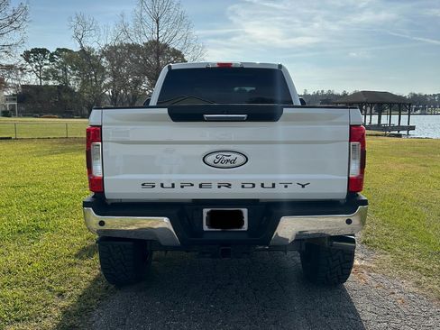 Used 2017 Ford F250 XLT w/ XLT Premium Package image 8