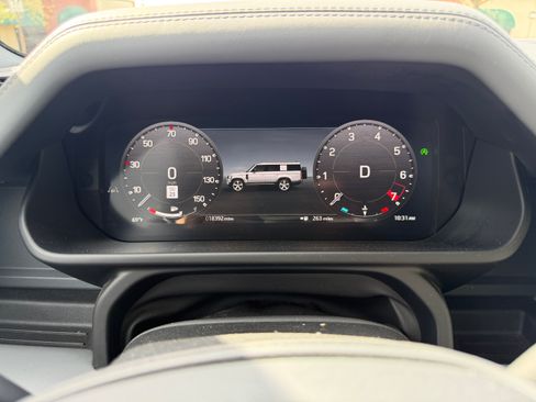 Used 2025 Land Rover Defender 130 X-Dynamic SE image 14