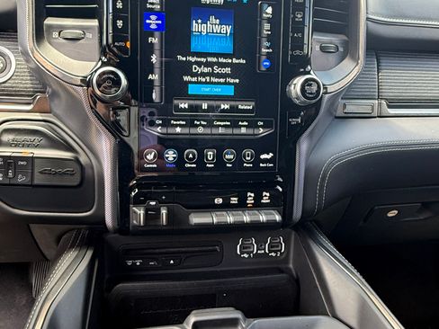 Used 2019 RAM 2500 Limited AWD/4WD image 25