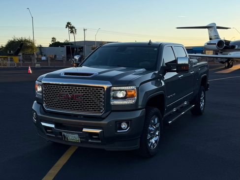 Used 2017 GMC Sierra 2500 Denali w/ Duramax Plus Package image 2