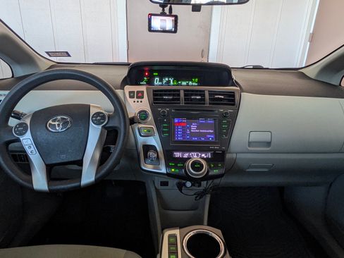 Used 2014 Toyota Prius V Three image 6