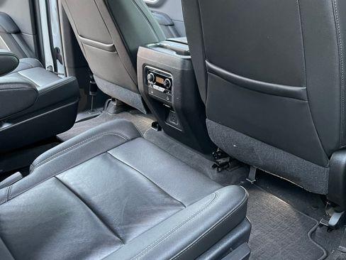 Used 2021 Chevrolet Suburban LT w/ LT Signature Plus Package image 9