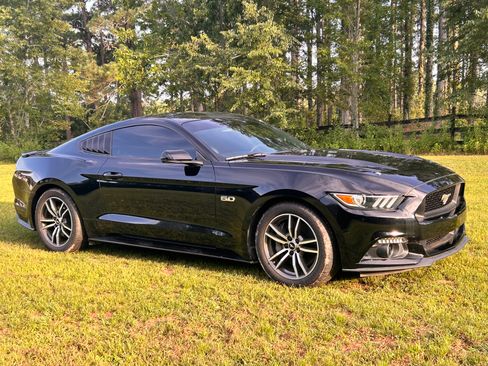 Used 2017 Ford Mustang GT Premium RWD image 1