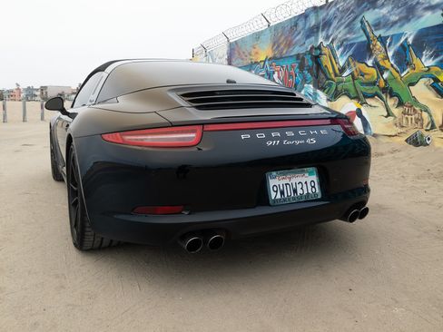 Used 2015 Porsche 911 Targa 4S image 5