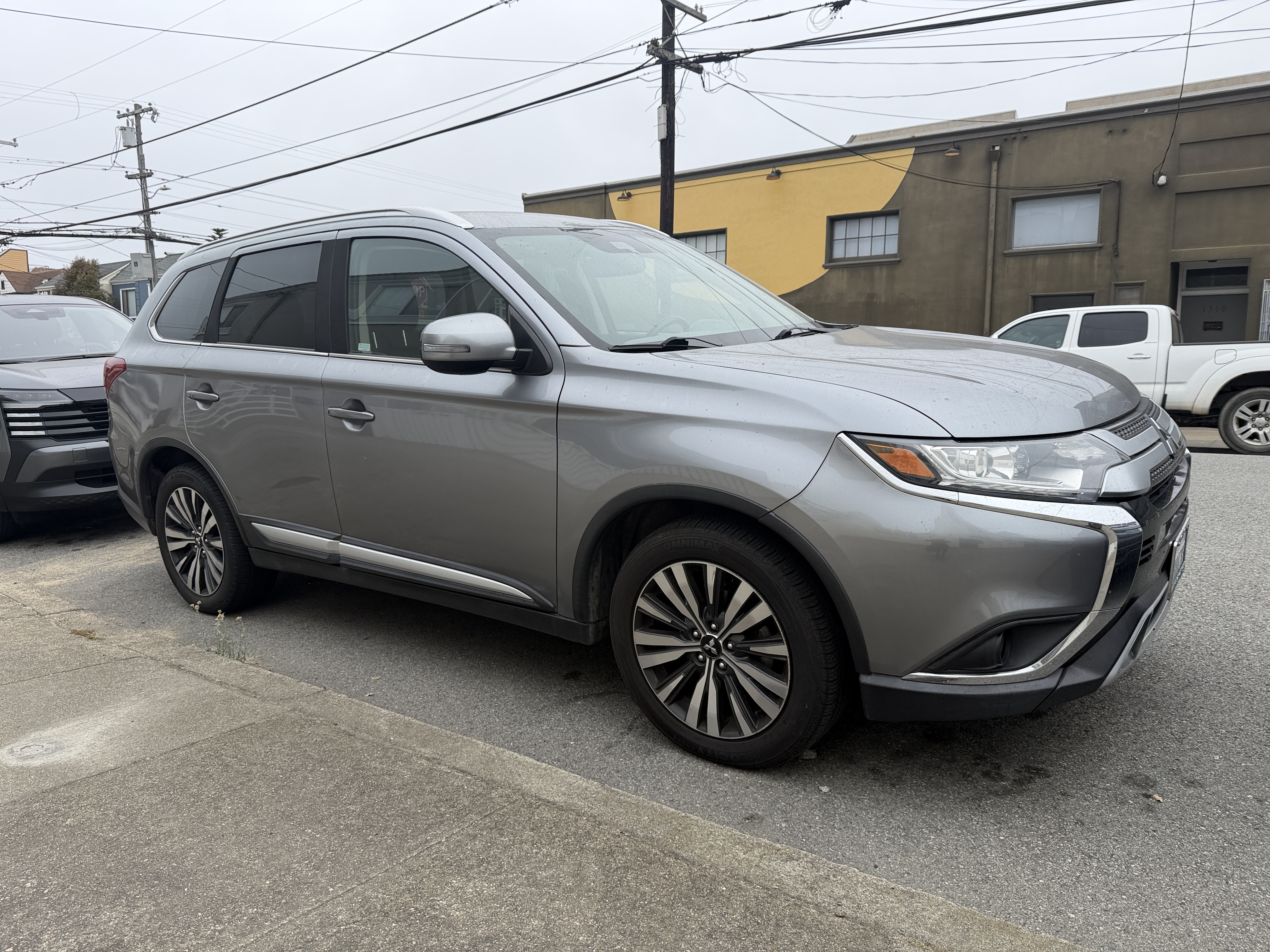 Used 2020 Mitsubishi Outlander SE AWD/4WD image 1