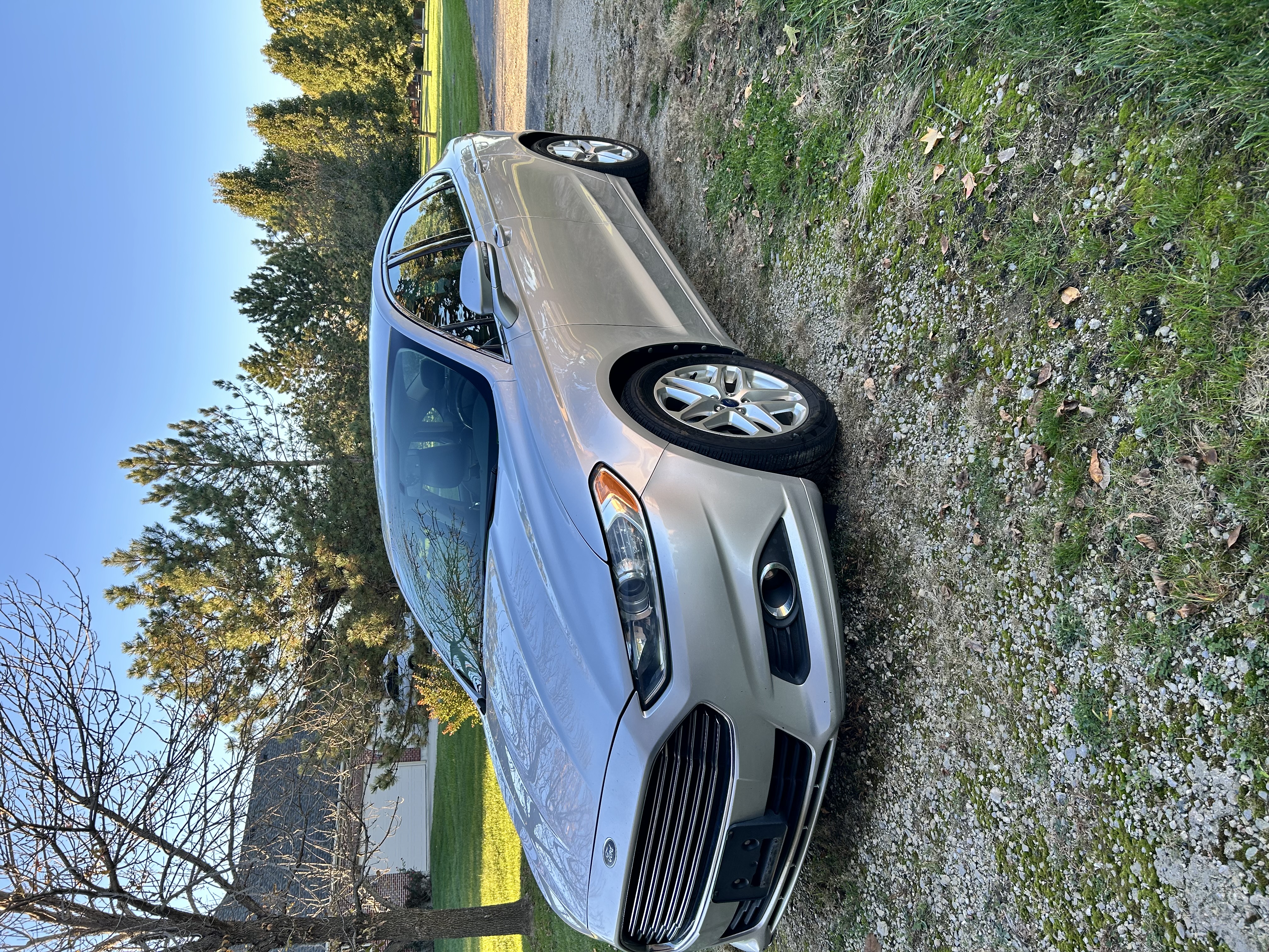 Used 2013 Ford Fusion SE FWD image 2