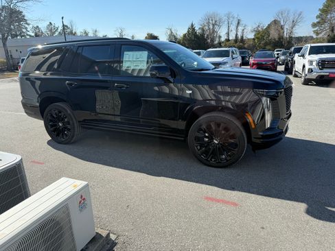 Used 2026 Cadillac Escalade Platinum Sport w/ LPO, ONYX Package image 17