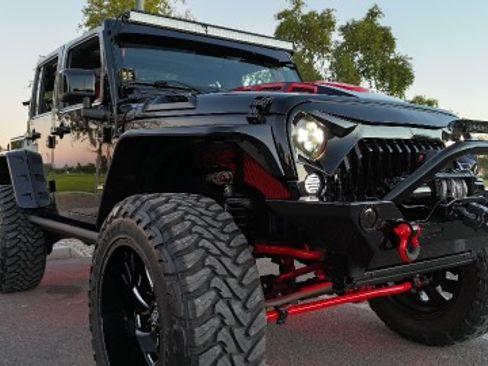 Used 2015 Jeep Wrangler Unlimited Sahara image 8