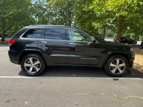 Used 2014 Jeep Grand Cherokee Overland AWD/4WD image 2