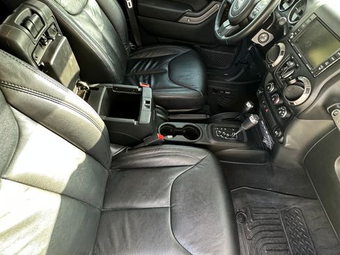 Used 2018 Jeep Wrangler Unlimited Sport image 9