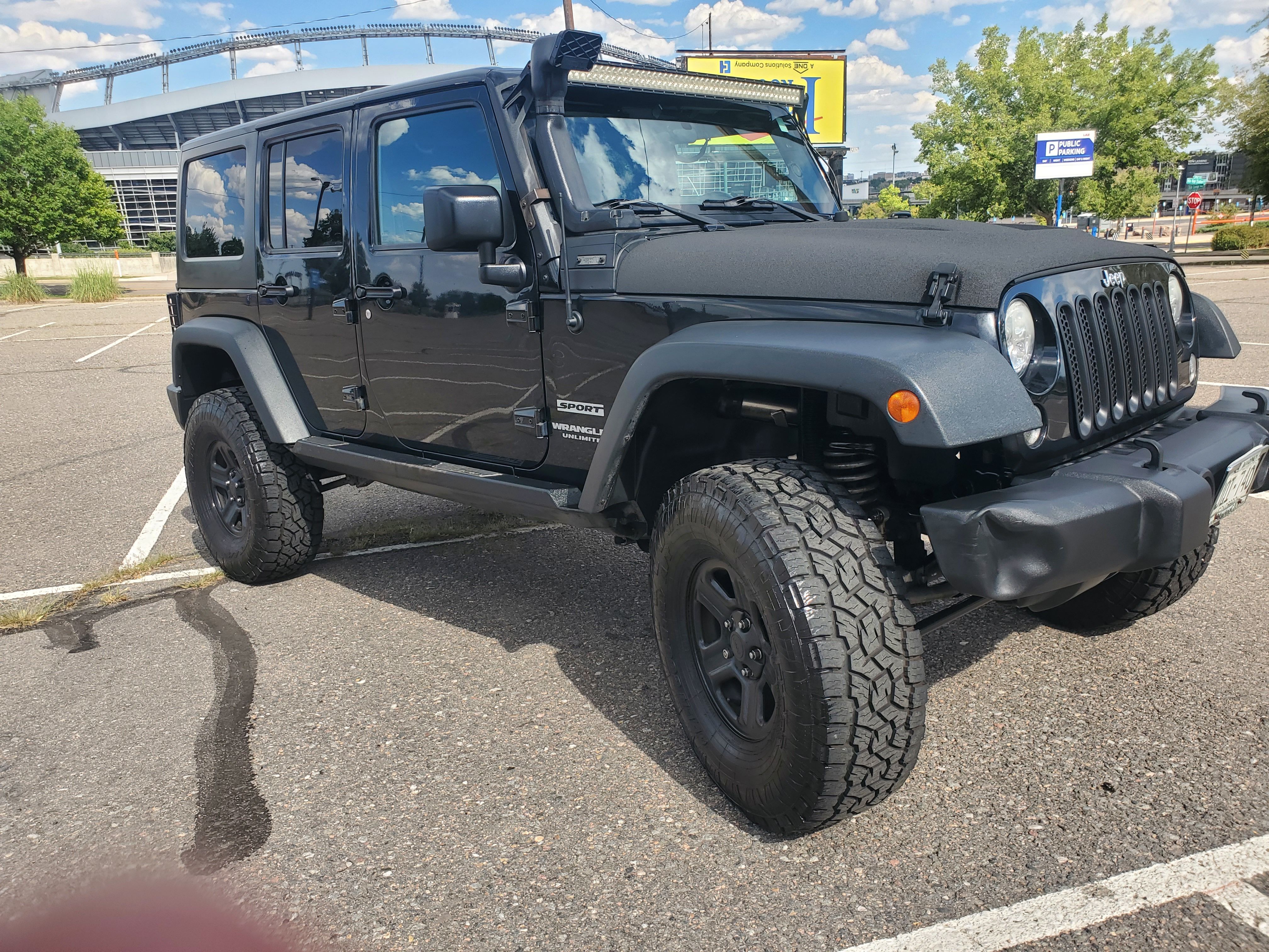 Used 2016 Jeep Wrangler Unlimited Sport w/ Connectivity Group AWD/4WD image 4