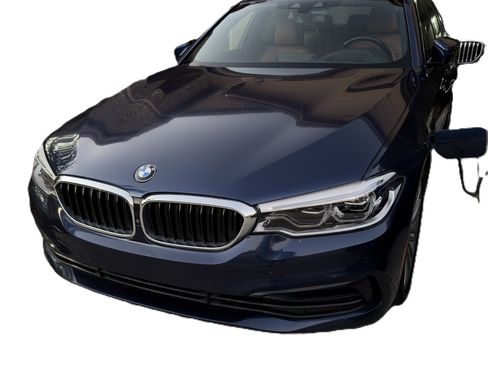 Used 2020 BMW 530e w/ M Sport Package image 1
