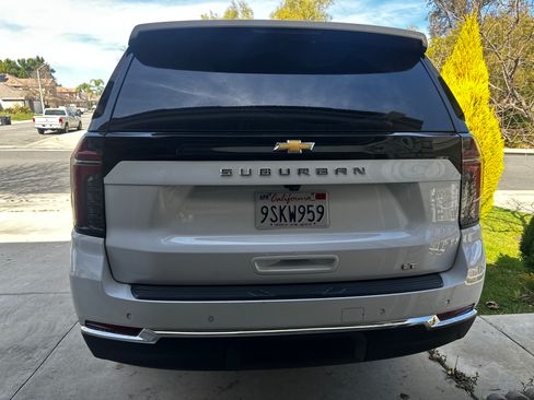 Used 2025 Chevrolet Suburban LT w/ Sun And Tow Package image 13