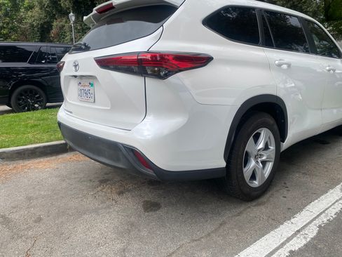 Used 2023 Toyota Highlander L FWD image 4