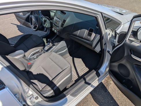 Used 2017 Kia Forte LX image 21