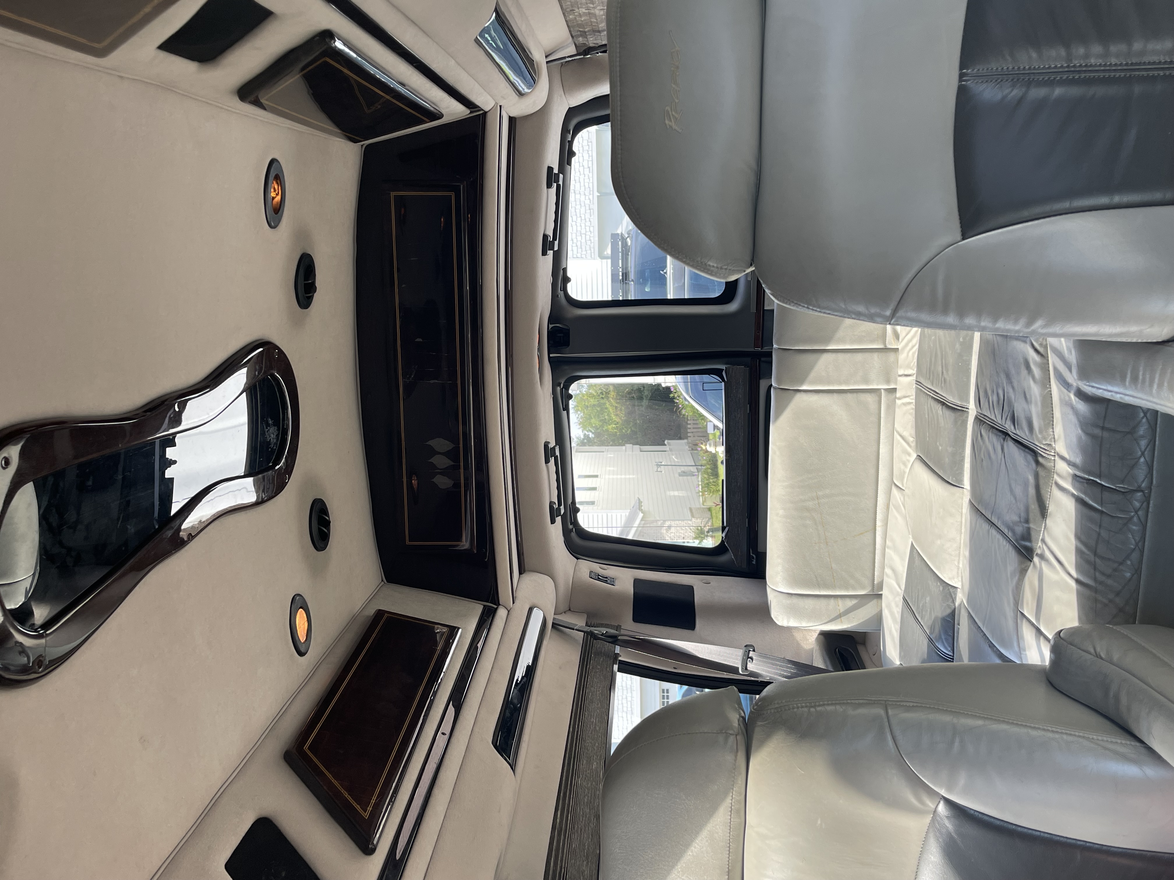 Used 2003 Chevrolet Express 1500 w/ Preferred Equipment Group 4 RWD image 2