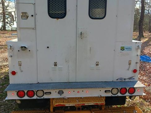 Used 2015 Ford F550 2WD Regular Cab Super Duty image 9