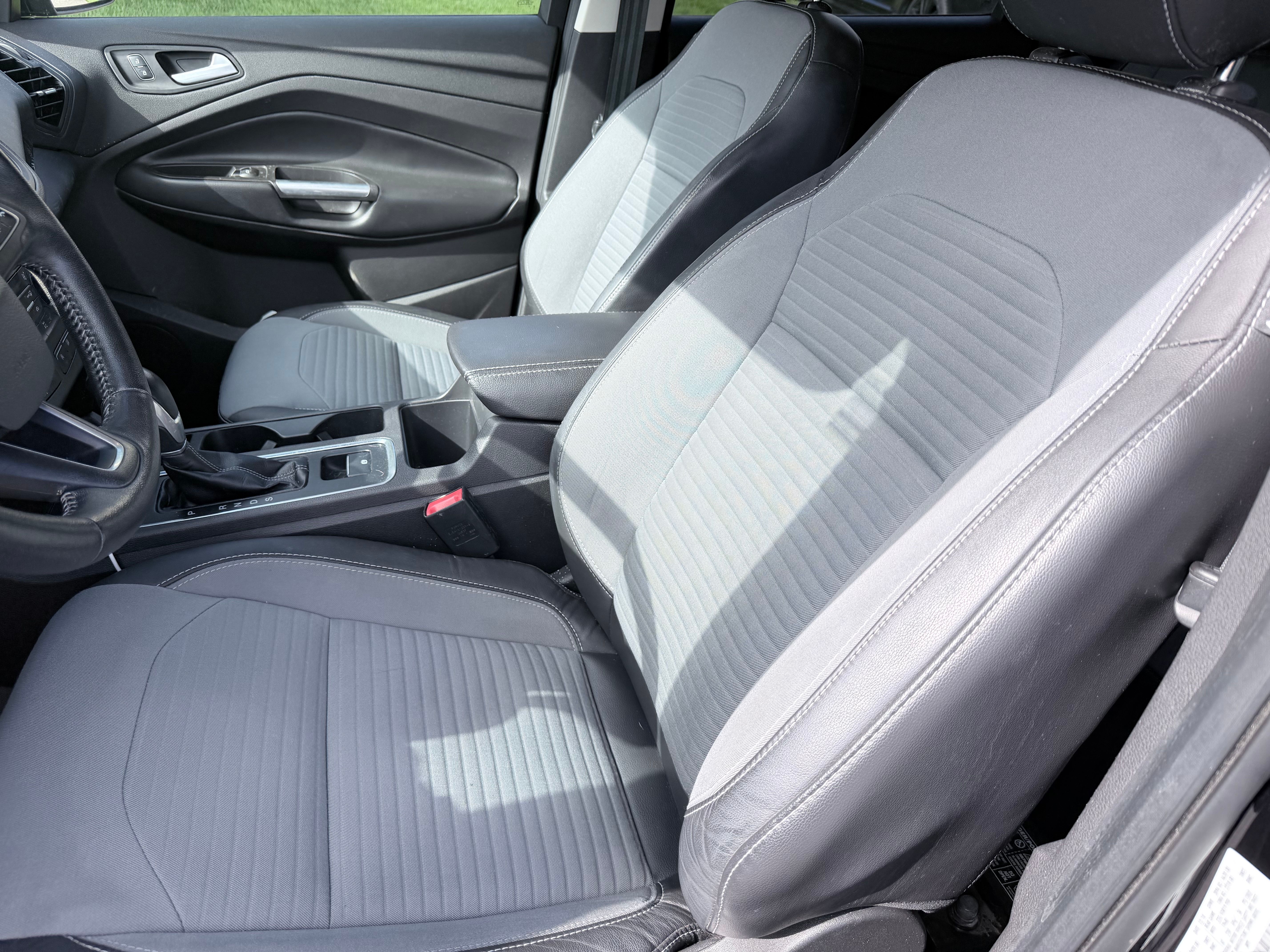 Used 2019 Ford Escape SE FWD image 9