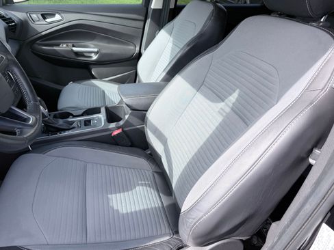 Used 2019 Ford Escape SE FWD image 9