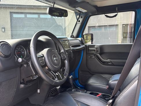 Used 2014 Jeep Wrangler Unlimited Sahara AWD/4WD image 9