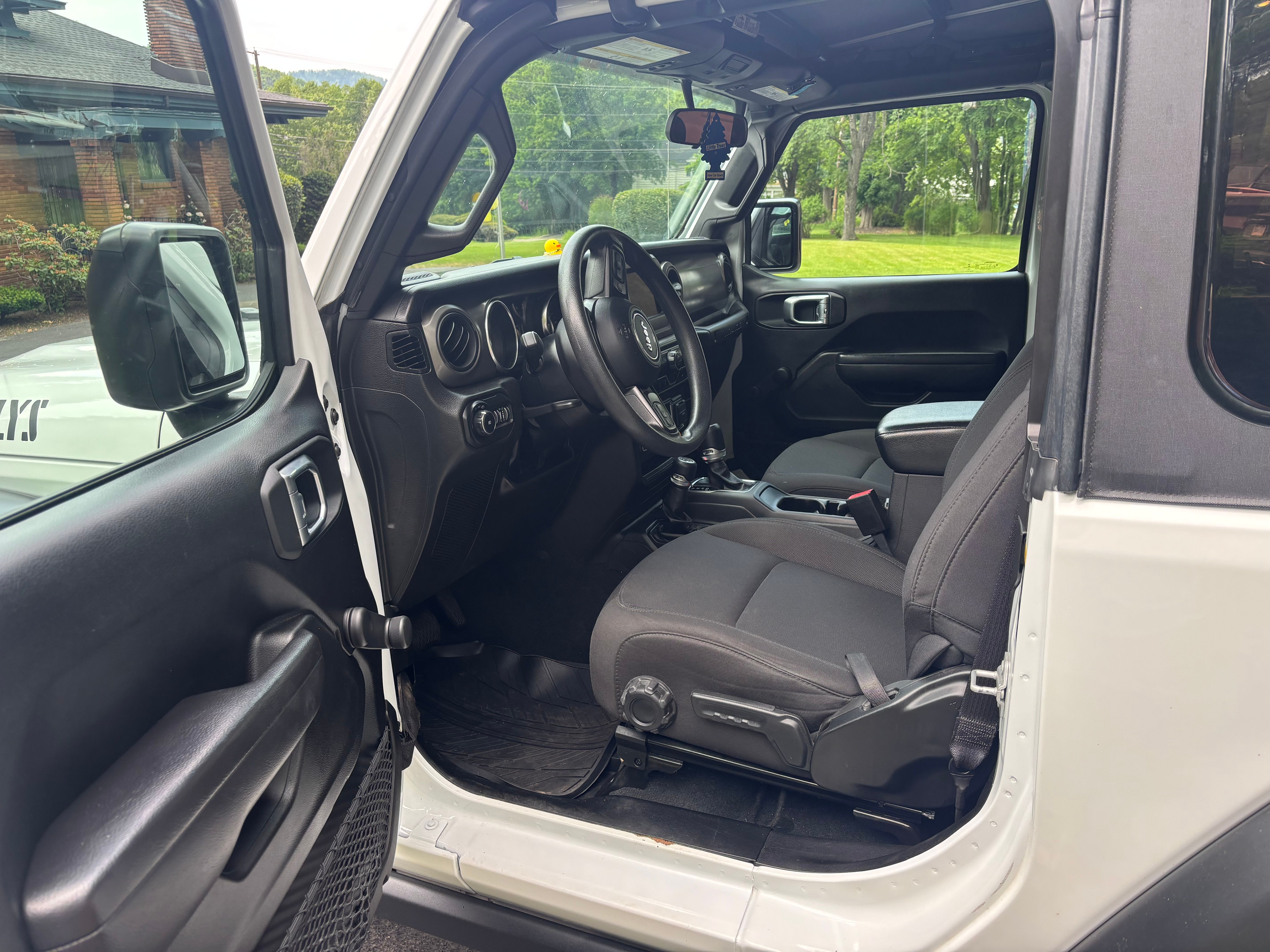Used 2022 Jeep Wrangler Sport AWD/4WD image 9