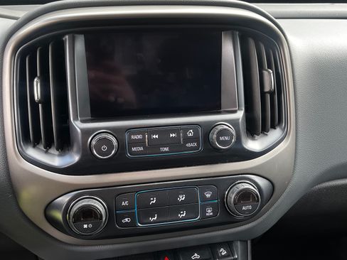 Used 2017 Chevrolet Colorado Z71 AWD/4WD image 13