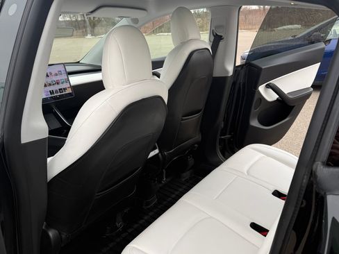 Used 2021 Tesla Model Y Long Range image 9