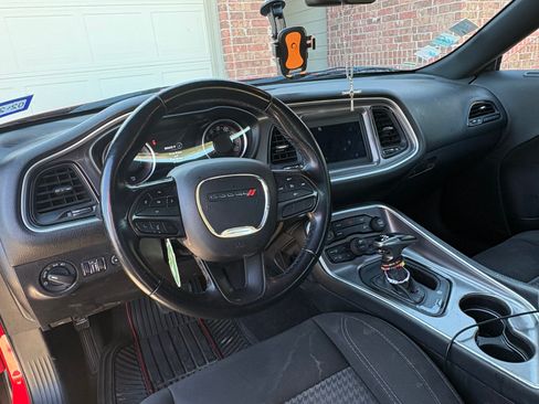 Used 2021 Dodge Challenger SXT image 9