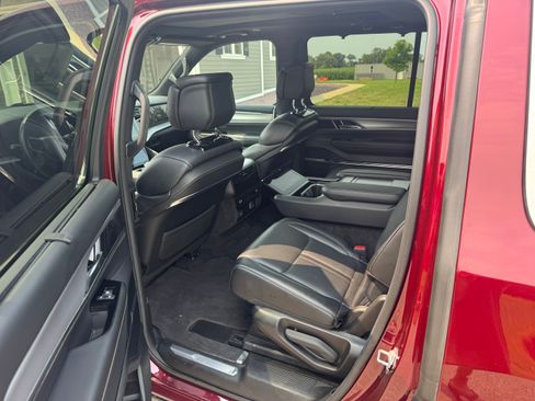 Used 2022 Jeep Grand Wagoneer Series I AWD/4WD image 14