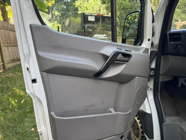 Used 2016 Mercedes-Benz Sprinter 2500 image 12