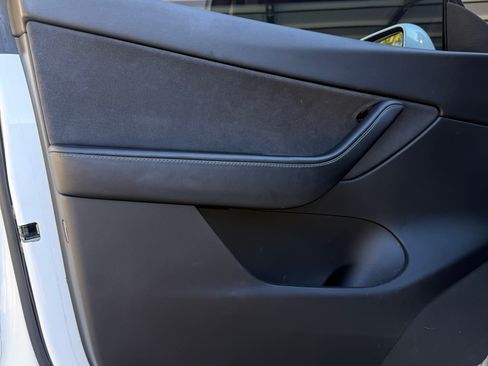 Used 2021 Tesla Model Y 2WD image 8