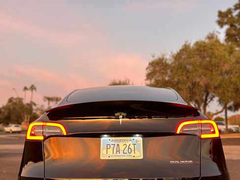 Used 2023 Tesla Model Y Performance image 13