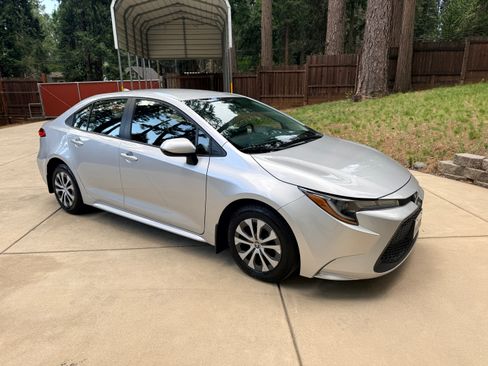 Used 2022 Toyota Corolla LE FWD image 2