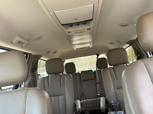 Used 2015 Chrysler Town & Country Touring-L w/ Driver Convenience Group image 14