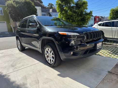 Used 2016 Jeep Cherokee Latitude w/ Comfort & Convenience Group image 5